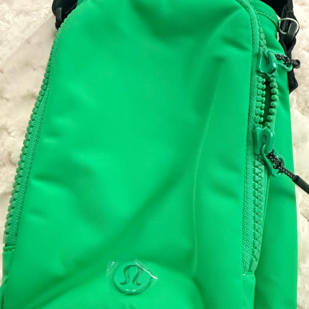Lululemon Athletica Vibrant Green Crossbody water bottle bag. - Picture 3 of 3